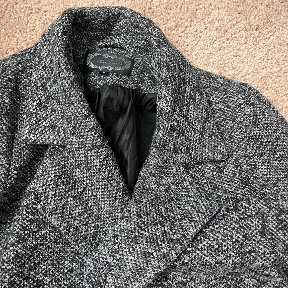 Coat - Picture 3 of 4